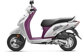 Second hand scooty online in showroom